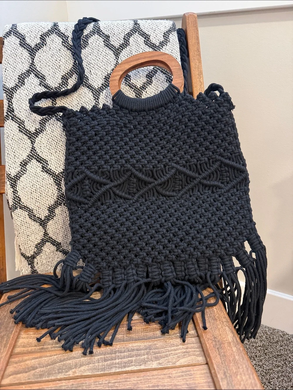 Danielle Nicole Black Macrame Fringe Bag Wooden Handles Boho Crossbody
